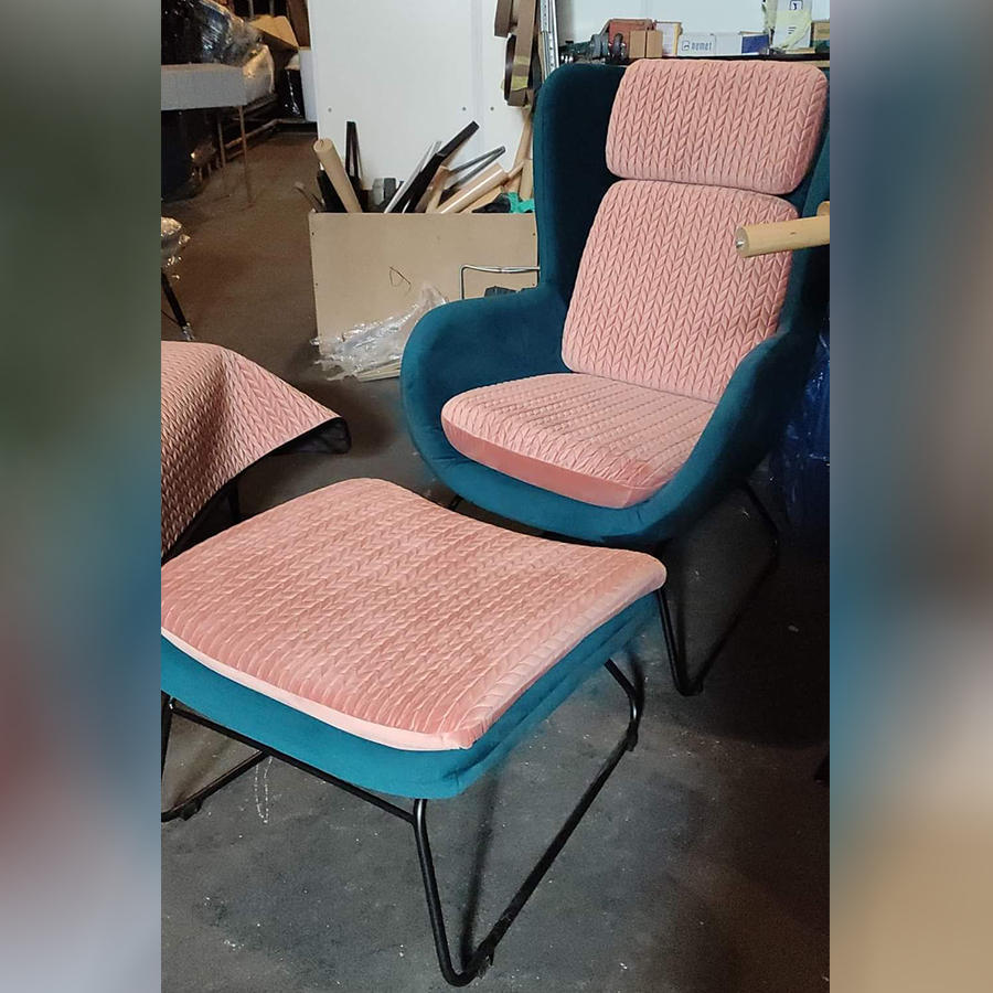 Fotel HIT z podnóżkiem - zieleń butelkowa z różową plecionka (outlet)